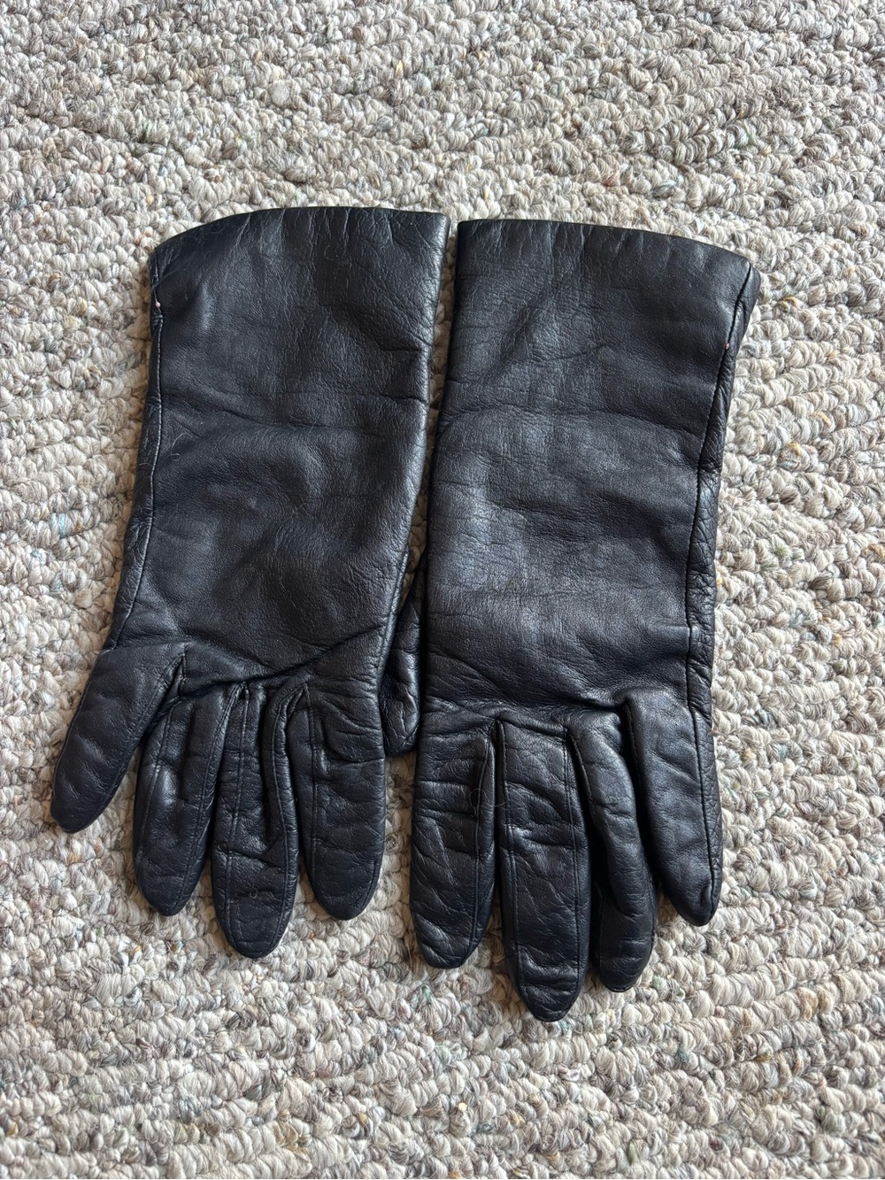 Black size 7.5 cashmere lined leather gloves